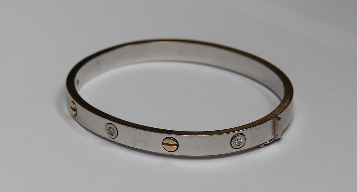 18ct white gold bangle set with three round cut brilliant diamonds, Approx weight 26.4gm