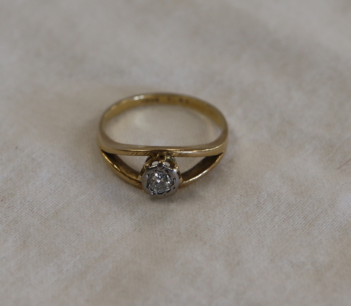 18ct gold diamond solitaire ring