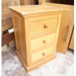 Small oak chest of 3 drawers