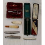 Collectables to include tie pins & pocket knives