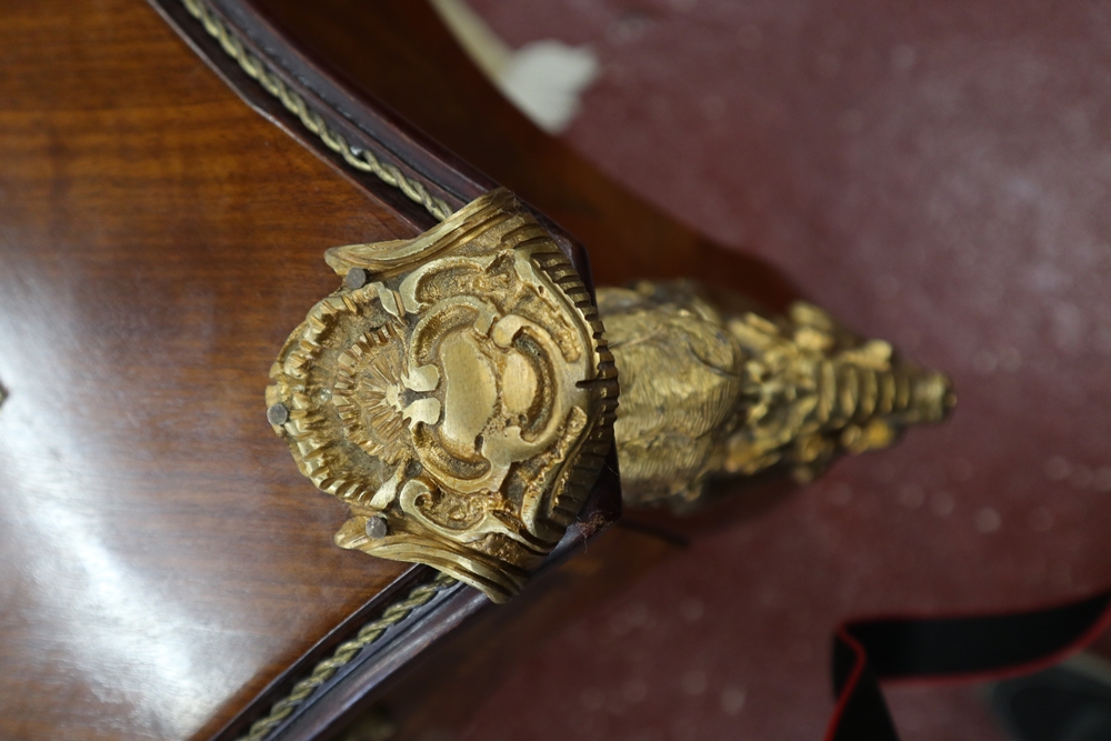 French Kingwood & ormolu mounted writing table - Approx L: 159cm x W: 80cm x H: 82cm - Image 12 of 15