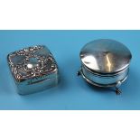 2 hallmarked silver lidded boxes, 1 by A J Zimmermann & the other by Deacan & Francis