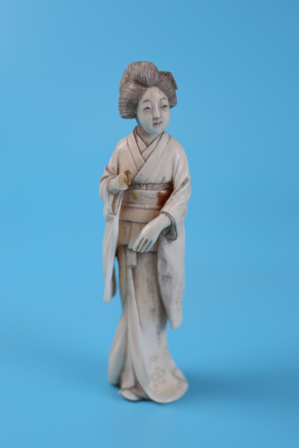 Carved ivory Geisha girl A/F (pre 1947) - Approx H: 14cm - Bild 2 aus 4