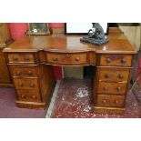 Victorian mahogany pedestal desk - Approx W: 122cm x D: 59cm x H: 80cm