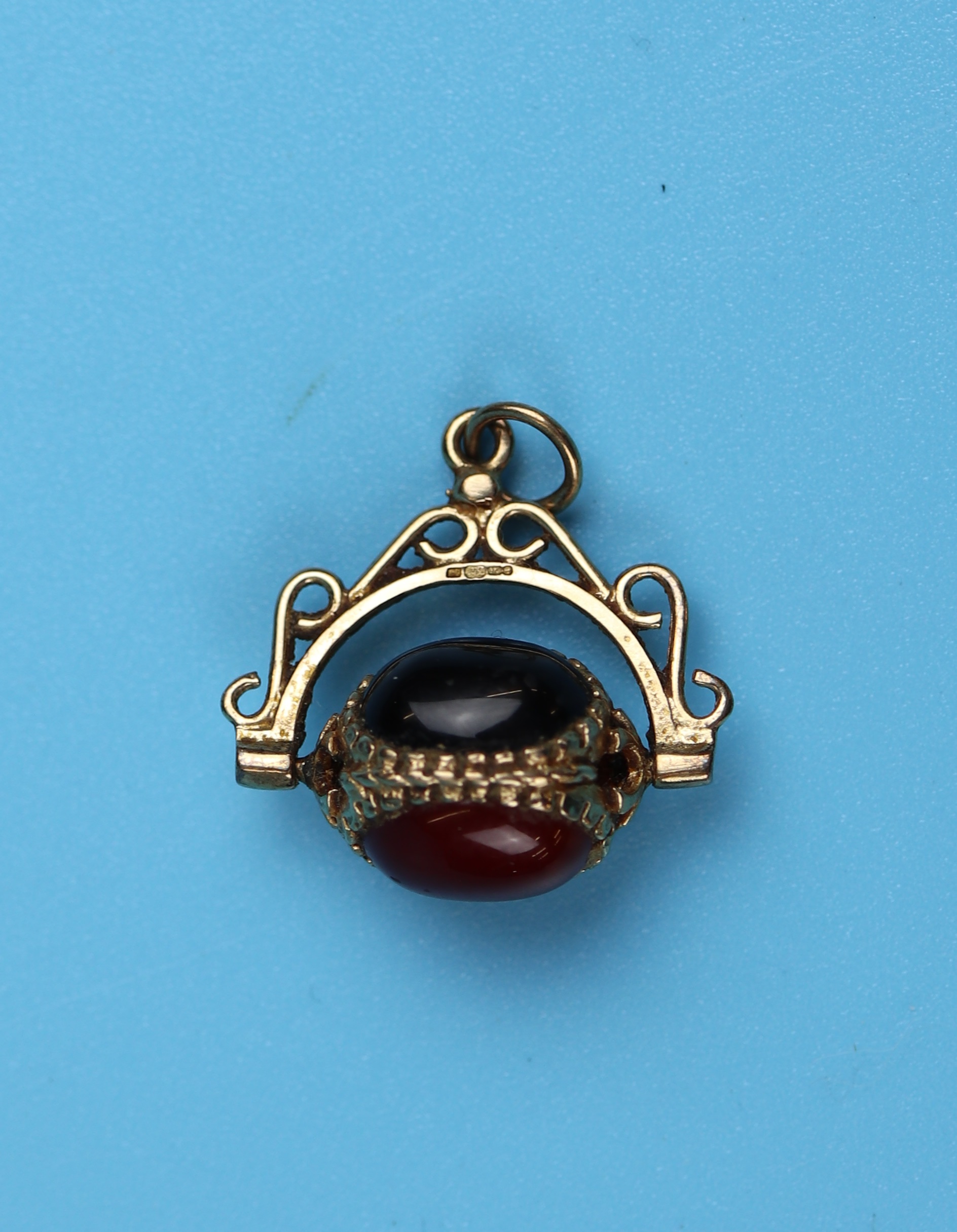 Gold stone set swivel fob - Image 3 of 3