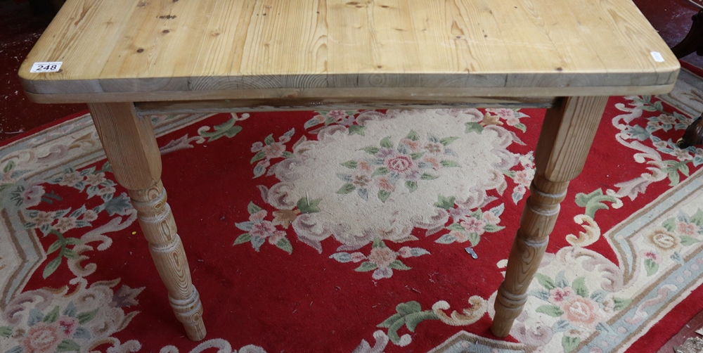 Pine farmhouse table - Approx L: 120cm x W: 89cm x H: 74cm - Image 2 of 3
