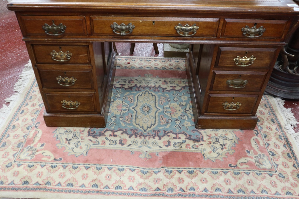 Dickensian oak desk - Approx W: 120cm x D: 68cm x H: 111cm - Image 5 of 9