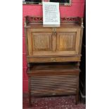 Stylish Victorian Shoolbred style students bureau - Approx W: 72.5cm x D: 30cm x H: 121cm