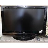 LG 32 inch TV with remote