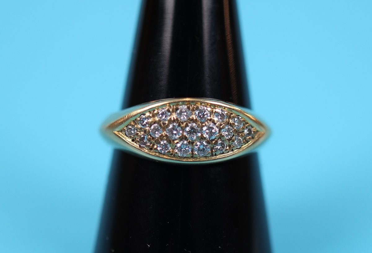 18ct diamond set ring