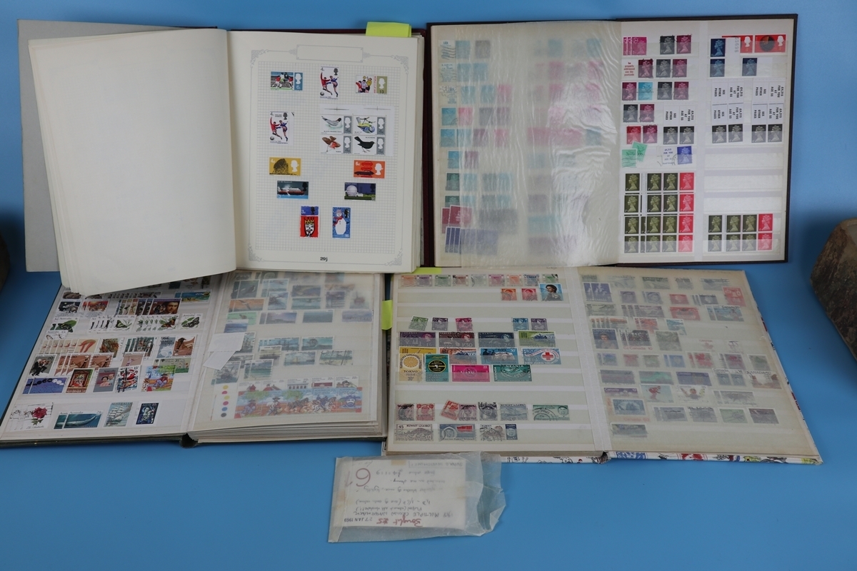 Stamps - 4 stamps albums