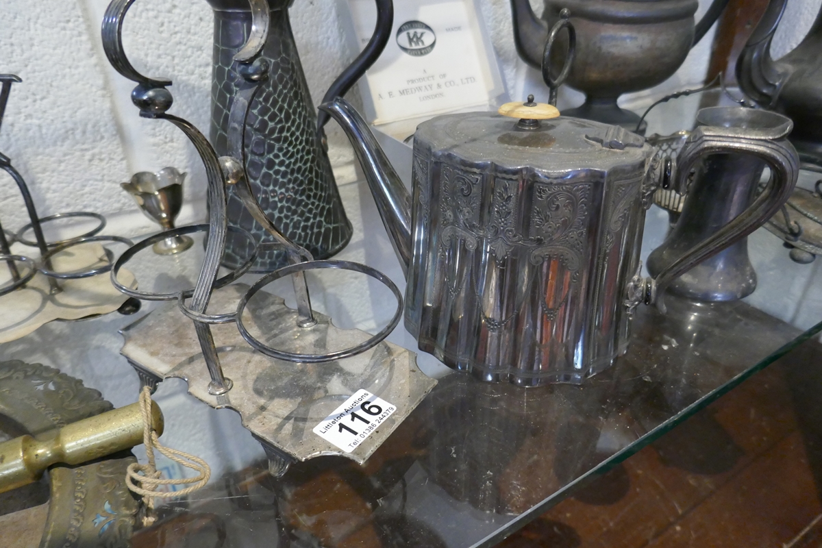 Shelf of metalware - Image 5 of 10