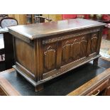 Small oak linen-fold coffer - Approx W: 95.5 D: 38cm H: 47cm