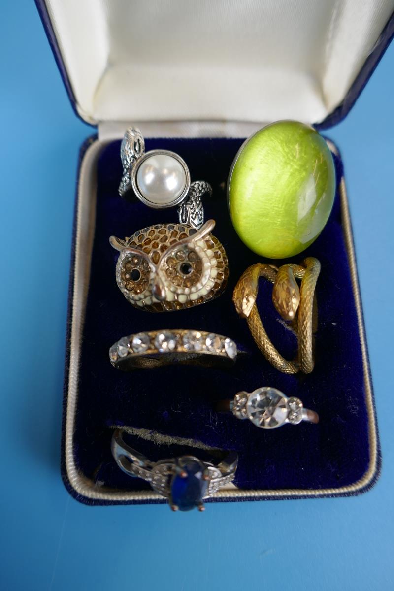 Collection of badges & costume jewellery - Image 11 of 18