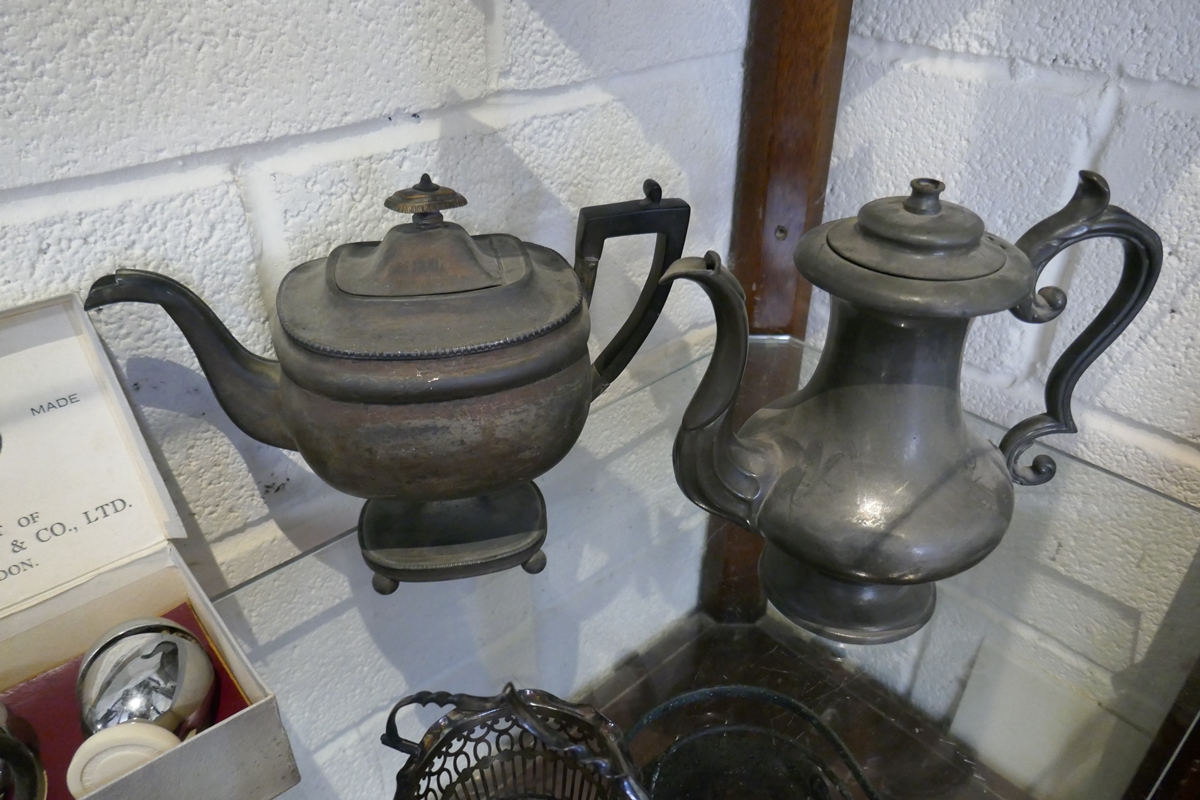 Shelf of metalware - Image 2 of 10