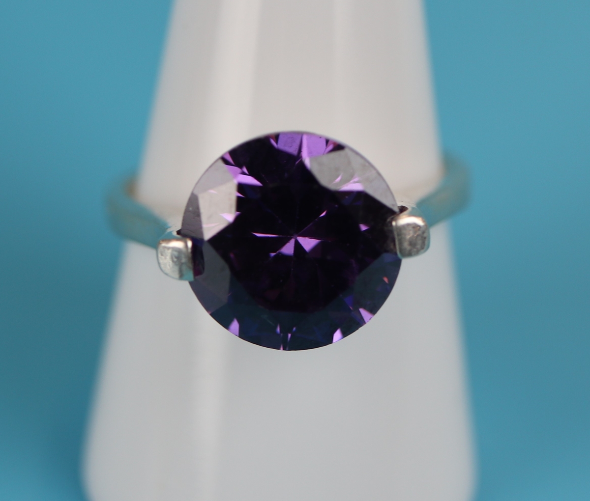 Silver amethyst set ring