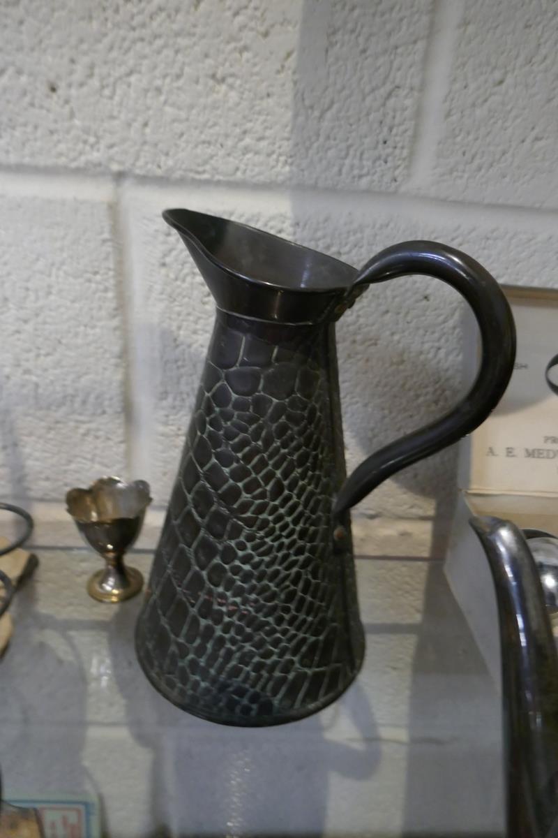 Shelf of metalware - Image 6 of 10