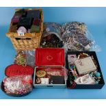 Costume jewellery and jewellery boxes