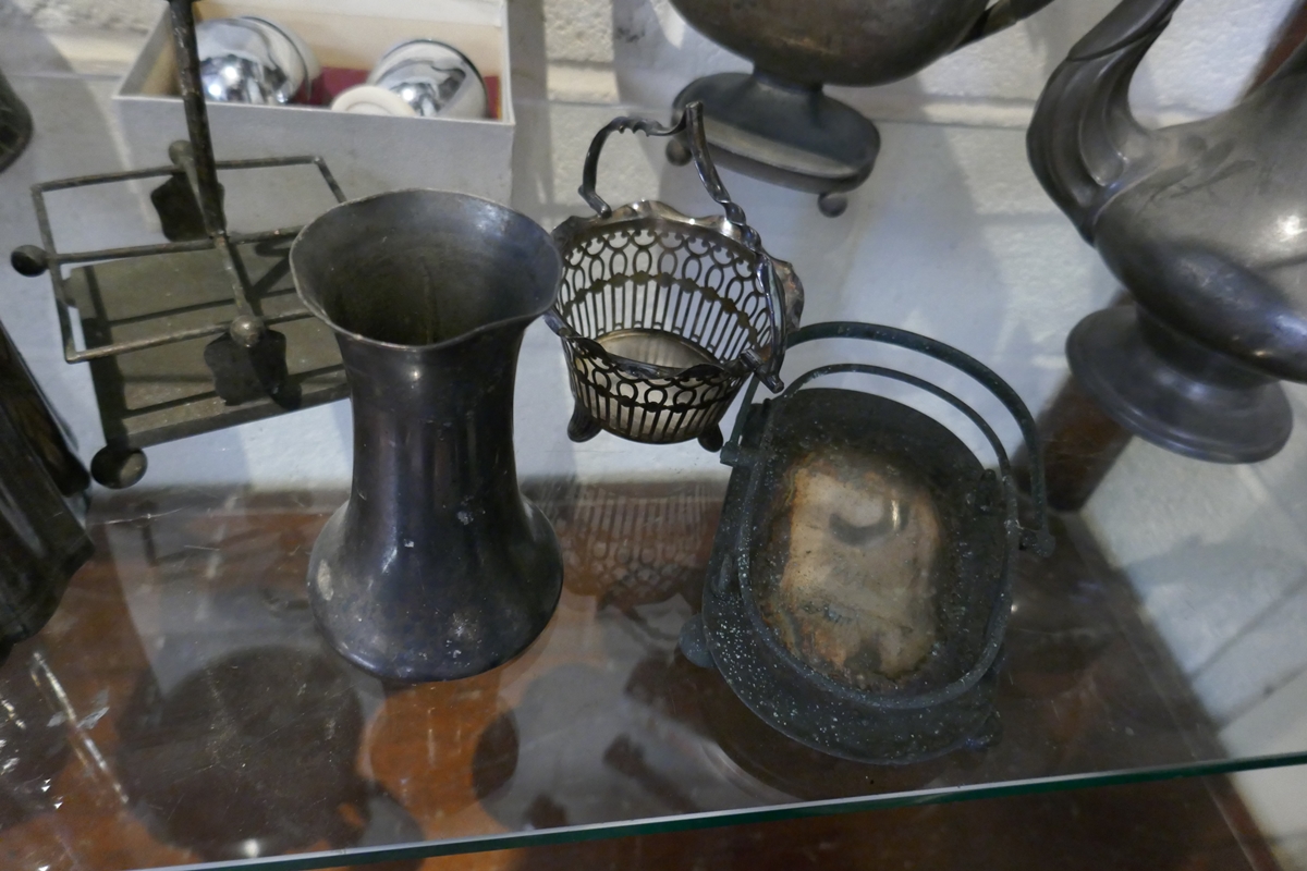 Shelf of metalware - Image 3 of 10