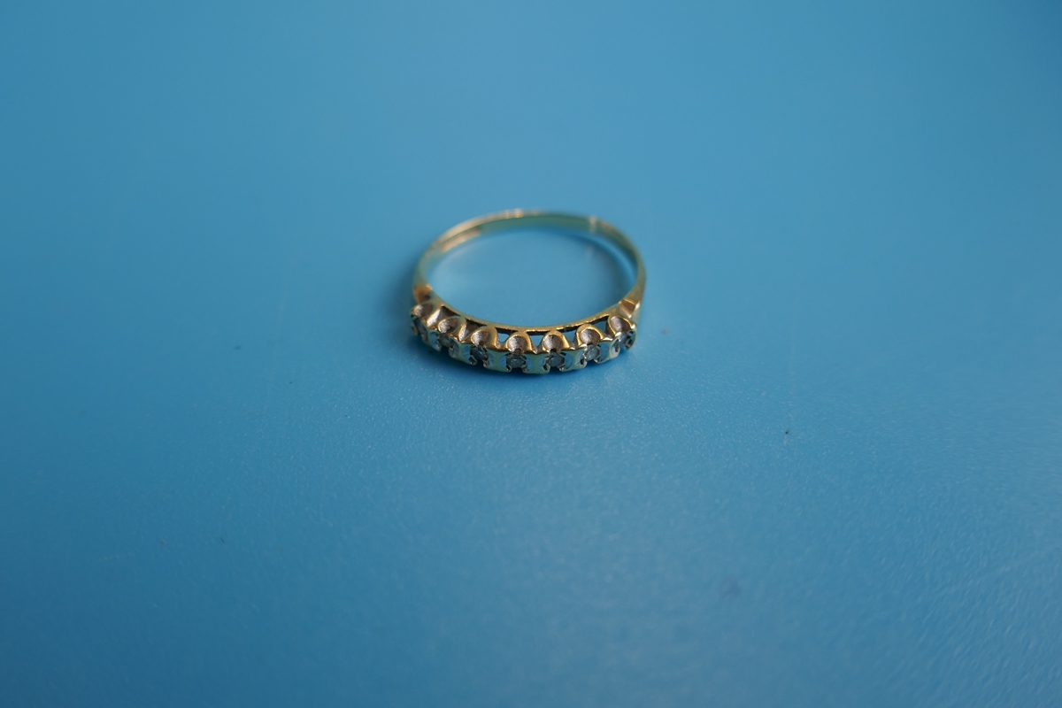 Gold diamond set ring - Image 2 of 2