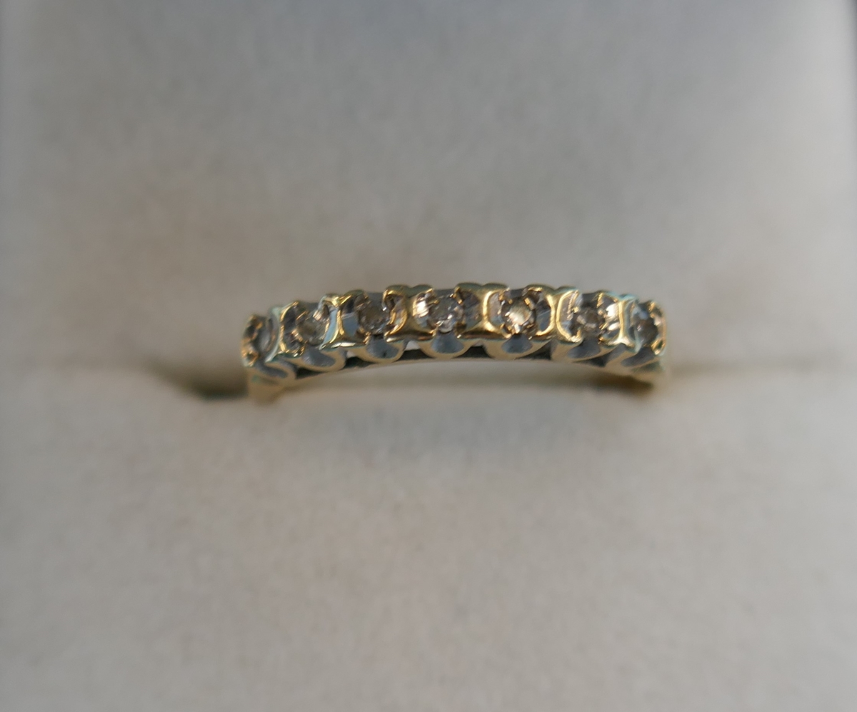 Gold diamond set ring