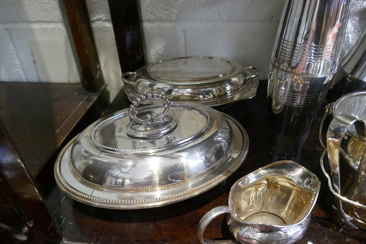 Shelf of silver plate - Image 5 of 5