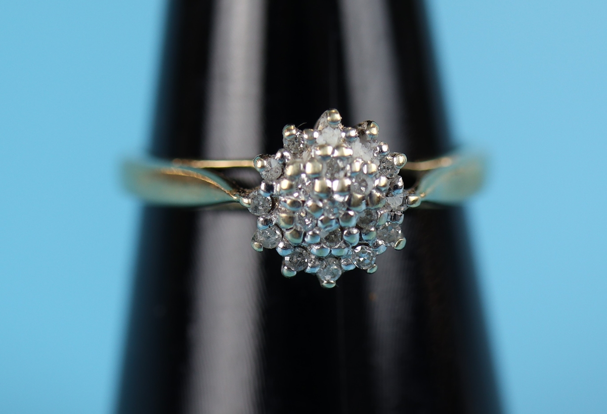 Gold diamond cluster ring