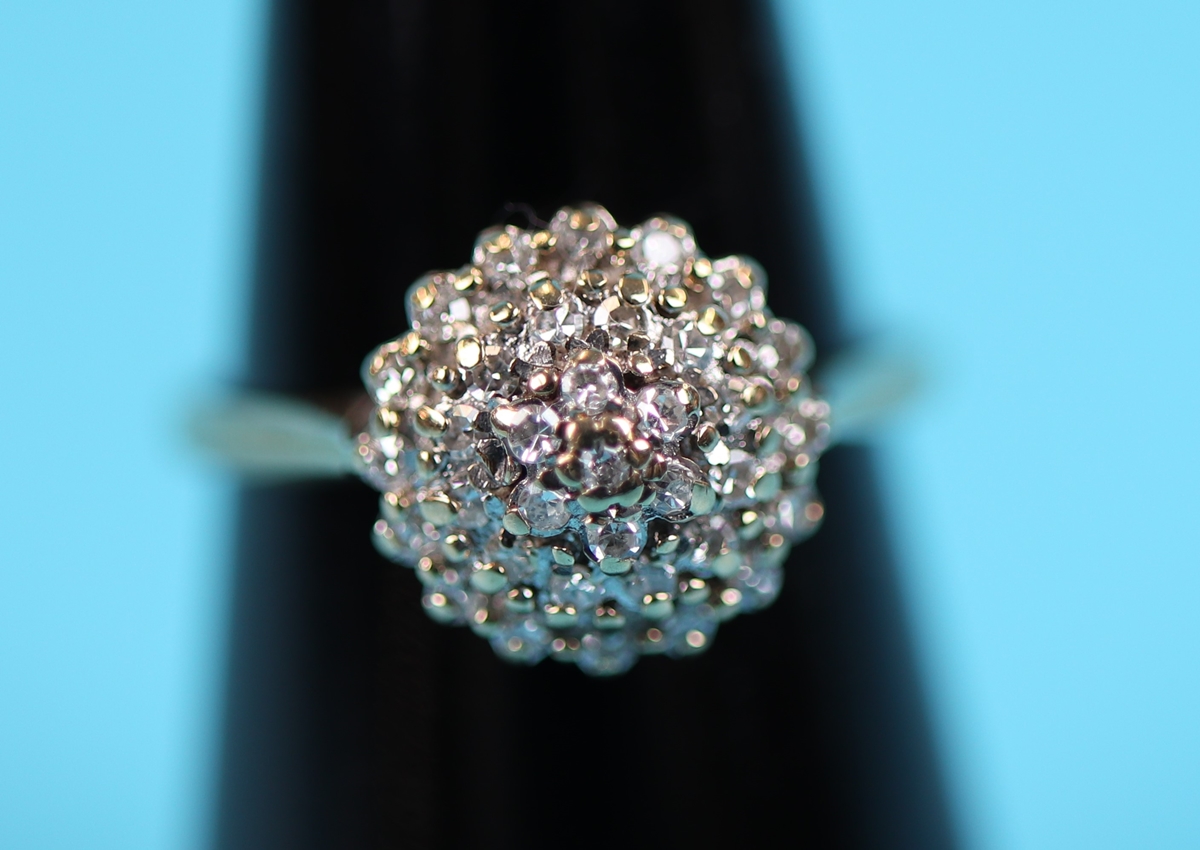 Gold diamond cluster ring