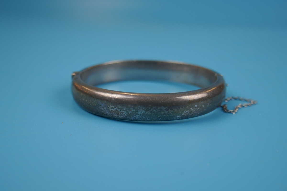 Silver engraved bangle - Image 4 of 5