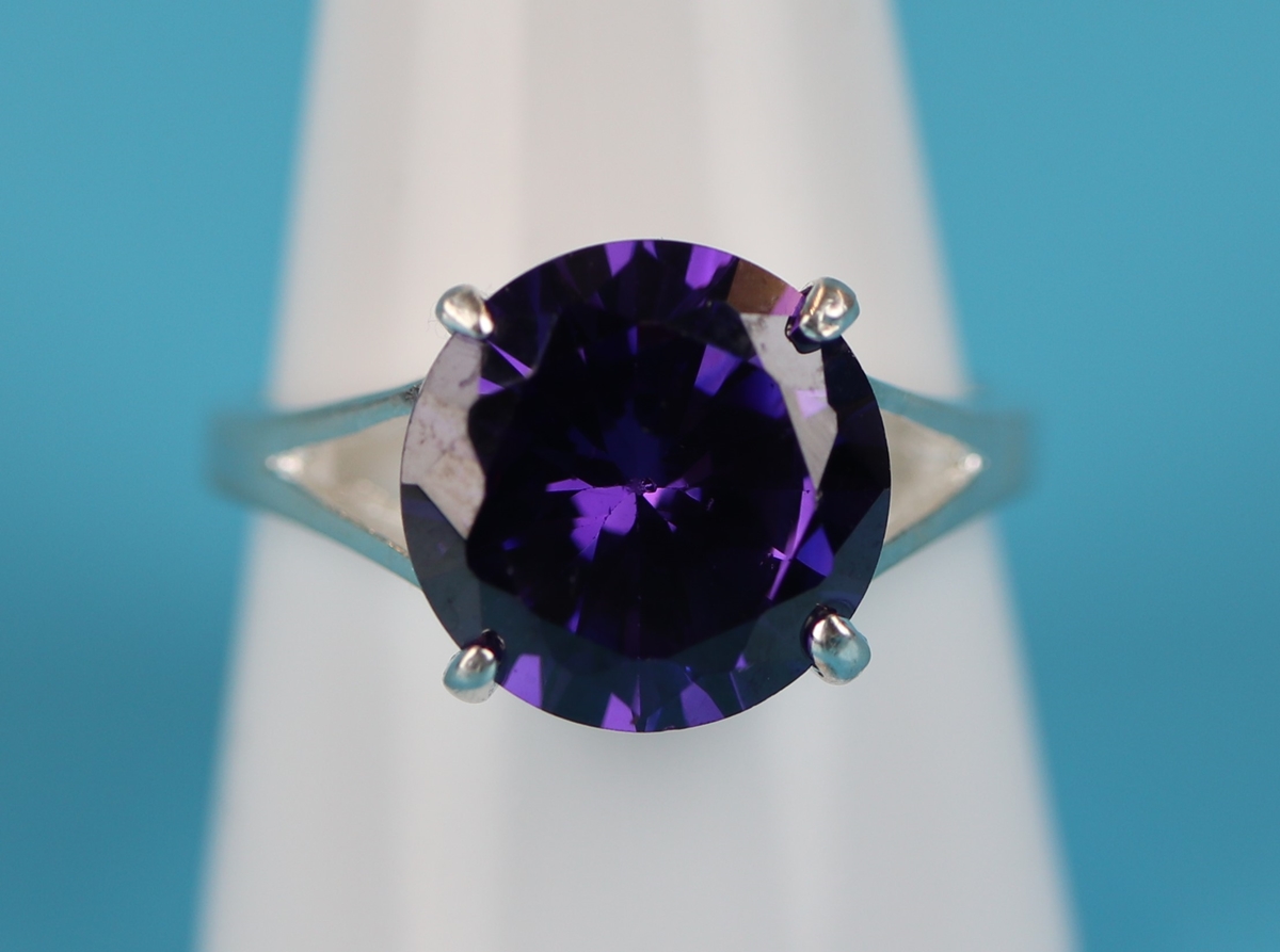 Silver amethyst ring