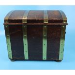 Small brass bound oak box - Approx size: W: 39cm D: 29cm H: 33cm