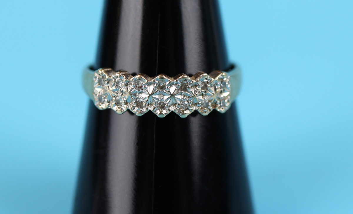 Gold diamond set ring