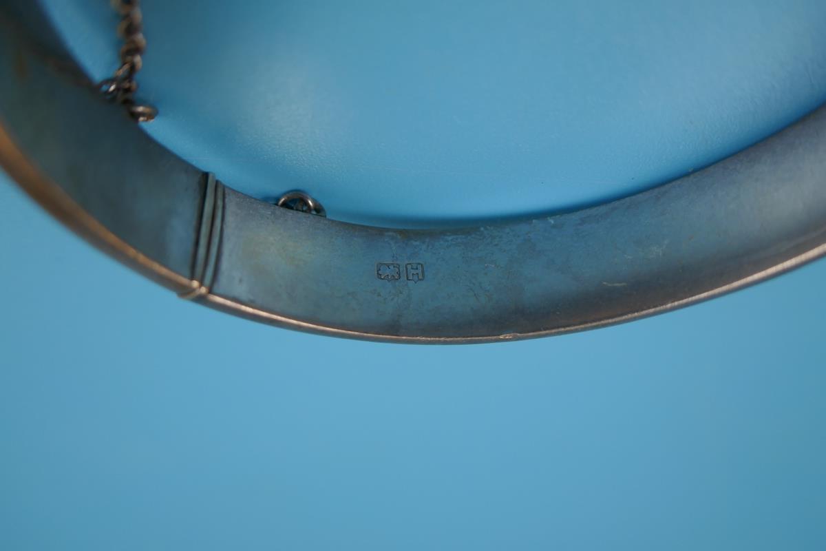 Silver engraved bangle - Image 5 of 5