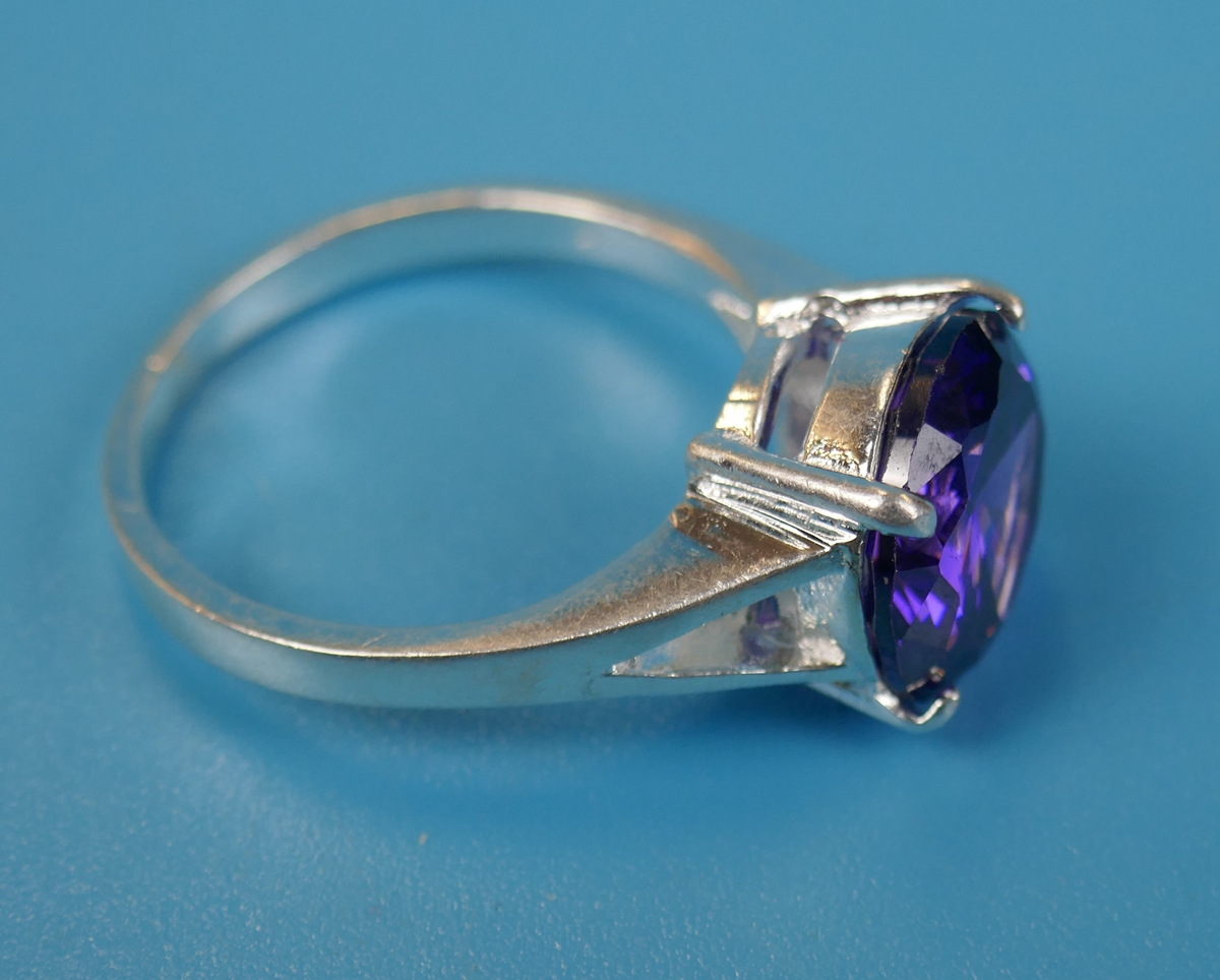 Silver amethyst ring - Image 2 of 3