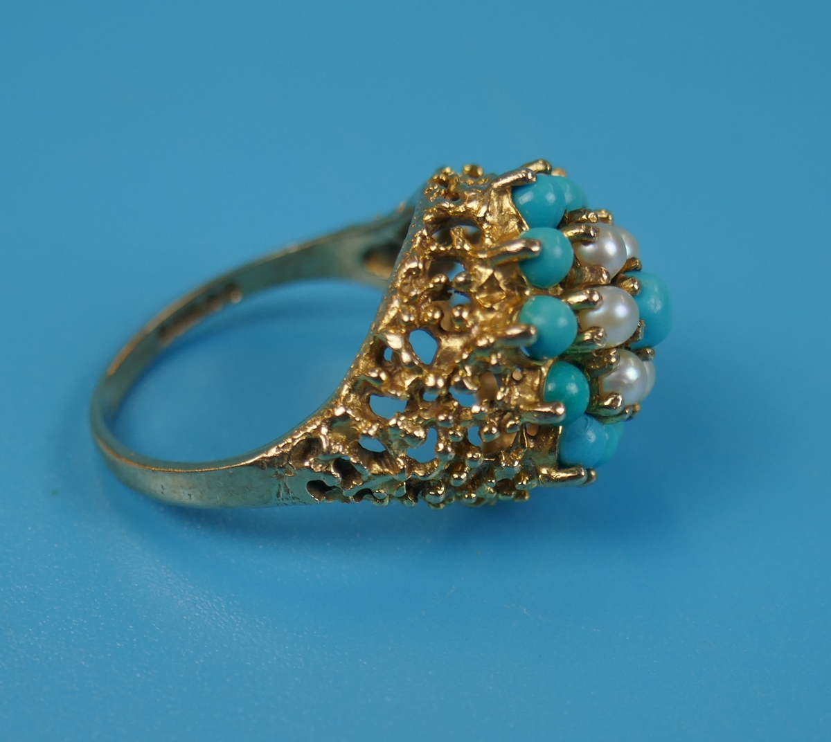 Gold turquoise & pearl set ring - Image 3 of 4