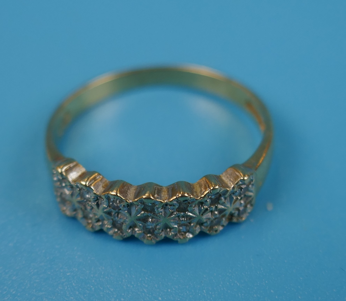 Gold diamond set ring - Image 2 of 4