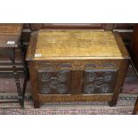 Small oak coffer - Approx size: W: 67.5cm D: 36cm H: 51cm