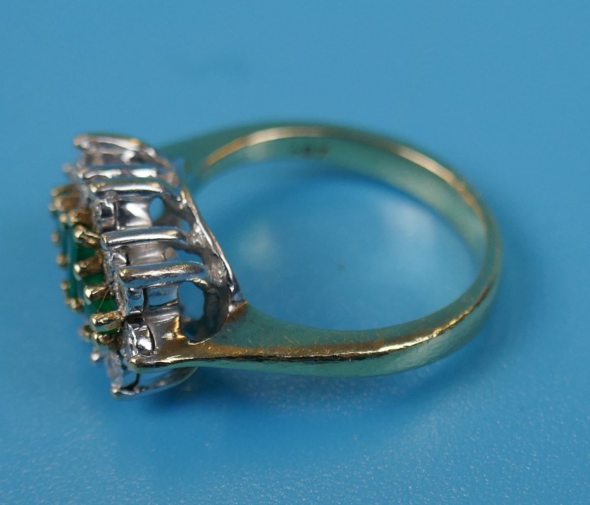 Gold emerald & diamond ring - Image 3 of 4