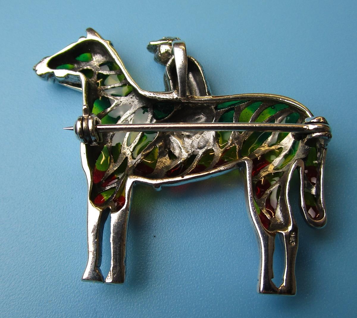 Silver champlevé enamel & marcasite set horse & jockey brooch - Image 2 of 2