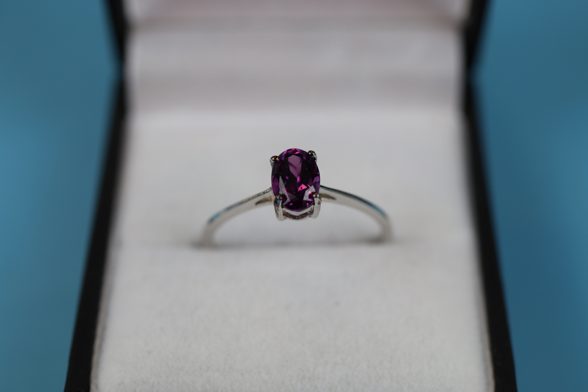 White gold magenta garnet ring with certificate (Size: R½)