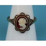 Gold cameo ring (Size: Q)