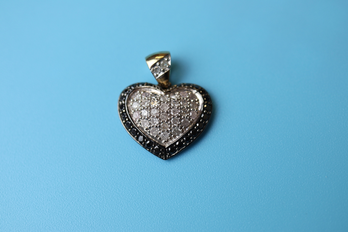 Gold diamond & sapphire heart pendant