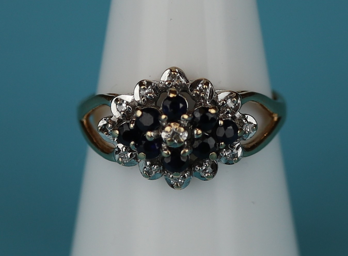 Gold sapphire & diamond cluster ring (Size: M)
