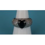 Fine 18ct white gold heart shaped sapphire & diamond encrusted ring (Size: N)