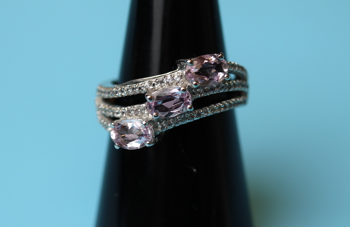 White gold pink topaz & white sapphire ring with certificate (Size: N½)