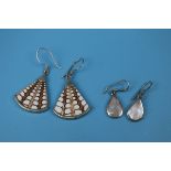 2 pairs of silver earrings