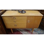 Small mid-century sideboard - Schreiber - Approx W: 99.5cm D: 39.5cm H: 74.5cm