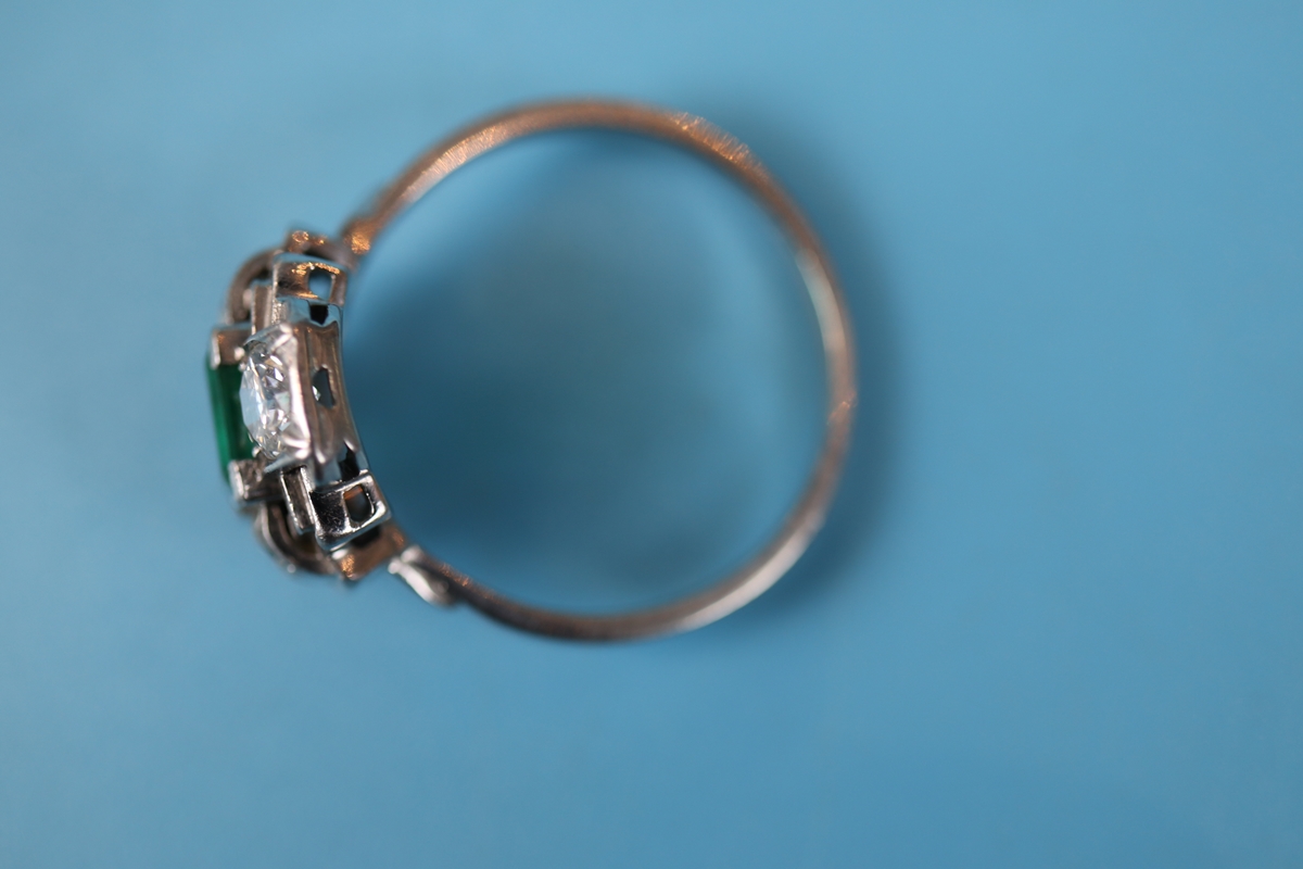 Fine Art Deco 18ct white gold emerald & diamond set ring (Size: O½) - Image 3 of 4