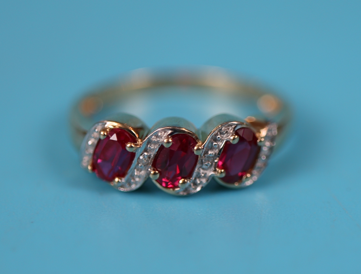Gold ruby & diamond ring - Image 2 of 3