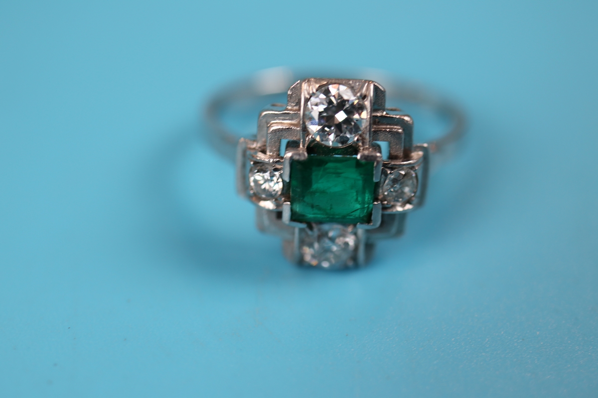Fine Art Deco 18ct white gold emerald & diamond set ring (Size: O½) - Image 2 of 4